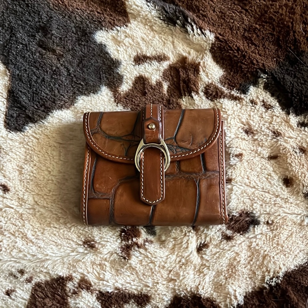 Brown textured Dooney & Bourke w/ red interior and coin compartment on back